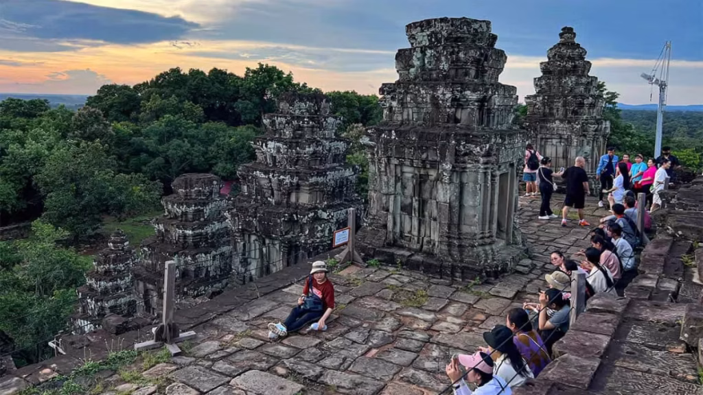 Private tour vs group tour